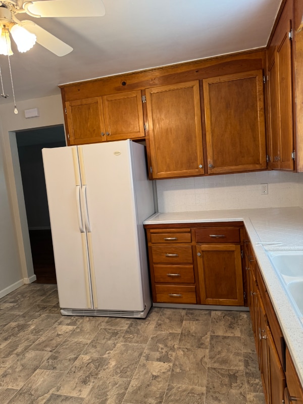 426 Cowell Ave in Manteca, CA - Foto de edificio - Building Photo