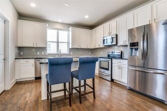1321 Palm Canyon Dr in Dallas, TX - Building Photo - Building Photo