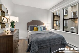 81 Park Dr in Boston, MA - Building Photo