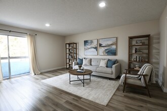 Oxnard Terrace in Van Nuys, CA - Foto de edificio - Building Photo