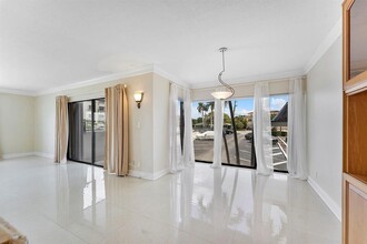 1839 Middle River Dr, Unit 100 in Fort Lauderdale, FL - Foto de edificio - Building Photo