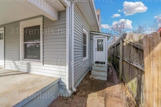 221 N Elizabeth St in Wichita, KS - Foto de edificio - Building Photo