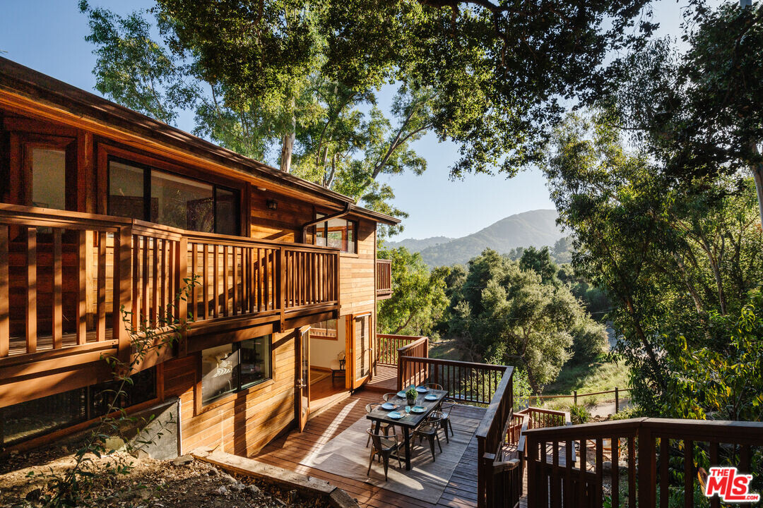 517 Canon View Trail in Topanga, CA - Building Photo