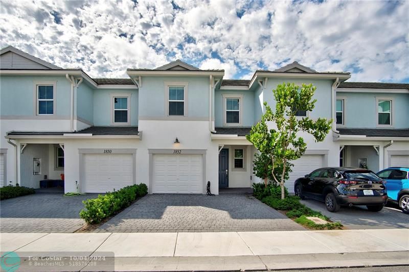 1852 Spoonbill Ct in Deerfield Beach, FL - Foto de edificio