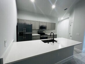 4608-4610 SW 8th Ct in Cape Coral, FL - Foto de edificio - Building Photo