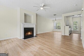 2545 Walden Lake Dr in Decatur, GA - Foto de edificio - Building Photo