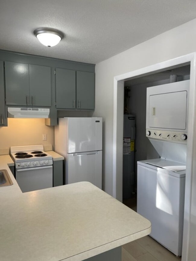 492 East St in Plainville, CT - Building Photo - Building Photo