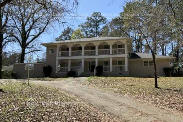 5850 Whispering Pines Cir SW