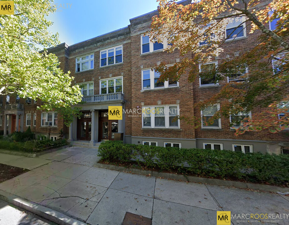 324 Saint Paul St, Unit 2 in Brookline, MA - Building Photo