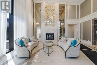 9075-9075 Jane St in Vaughan, ON - Building Photo - Building Photo