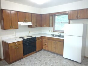 2110 Melrose Ct in Cedar Falls, IA - Building Photo - Building Photo