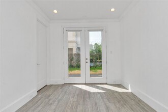 5735 Winsome Ln in Houston, TX - Building Photo - Building Photo