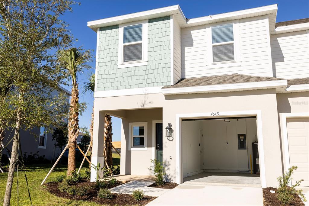 7609 WATERSCAPE Dr in Groveland, FL - Building Photo