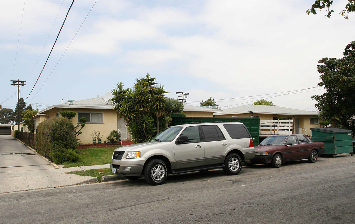 949 N Cedar St in Inglewood, CA - Building Photo