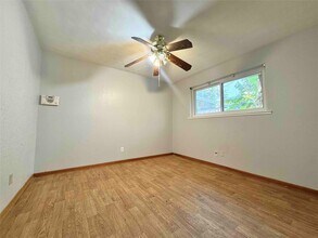 1213 Connie St in Alvin, TX - Building Photo - Building Photo