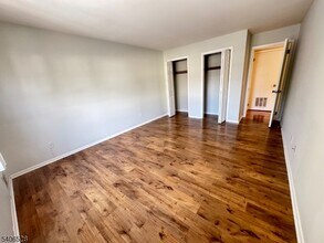 15 Hanover Square in Middlesex, NJ - Building Photo - Building Photo