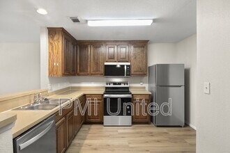 2335 N Elm St in Denton, TX - Building Photo - Building Photo