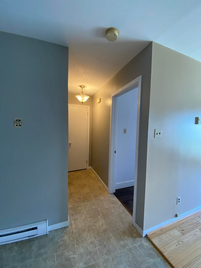 615 Chalmers Ct in Bathurst, NB - Building Photo - Building Photo