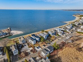 274 Pine Creek Ave in Fairfield, CT - Building Photo - Building Photo