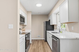 2211 Wrocklage Ave in Louisville, KY - Building Photo - Building Photo