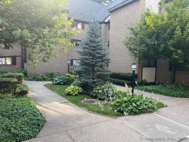 181 Loomis Dr in West Hartford, CT - Building Photo - Building Photo