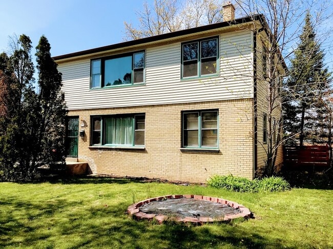 property at 8114-8116-8116 W Hampton Ave