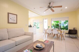 334 Oregon St in Hollywood, FL - Building Photo