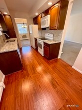 3 Falmouth Ct in Brookfield, CT - Building Photo - Building Photo