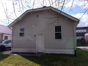 2129 4th Ct in Cuyahoga Falls, OH - Foto de edificio - Building Photo
