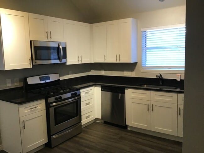 5010 Chase Mountain Dr in Bacliff, TX - Building Photo - Building Photo