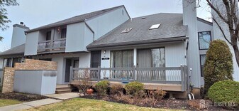 44 Azalea Ct in Monmouth Junction, NJ - Building Photo