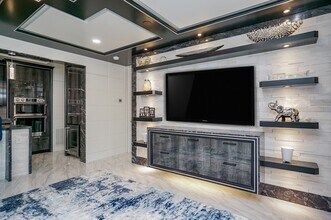 5711 Sugar Hill Dr in Houston, TX - Building Photo - Building Photo