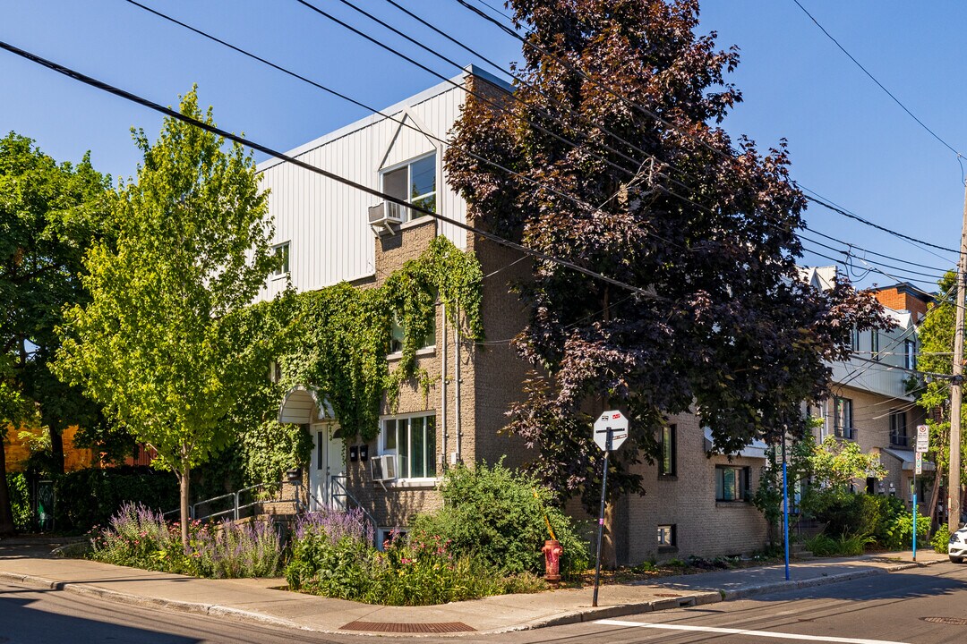75 Marie-Anne Rue E in Montréal, QC - Building Photo