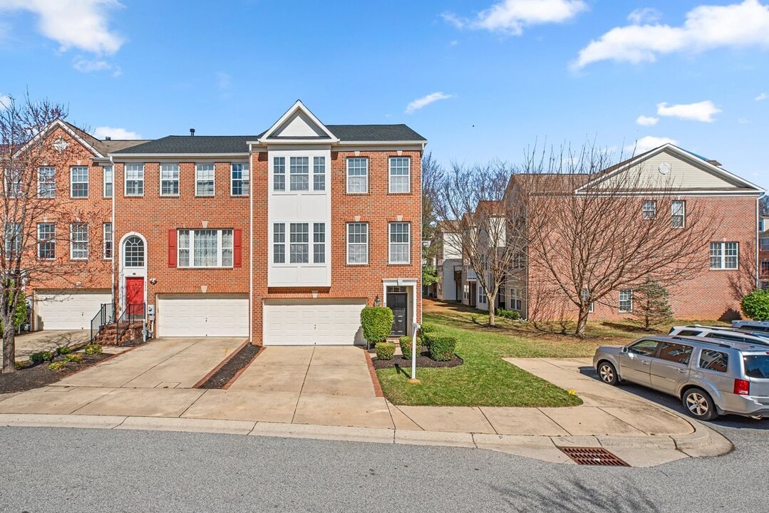 9954 Fragrant Lilies Way in Laurel, MD - Building Photo