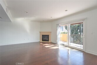 11911 Mayfield Ave, Unit PH7 in Los Angeles, CA - Building Photo - Building Photo