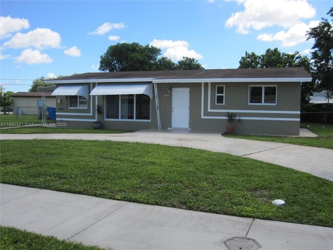 3151 SW 37th Terrace in West Park, FL - Building Photo - Building Photo