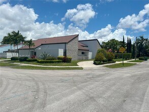 8735 SW 54th St in Olympia Heights, FL - Building Photo - Building Photo