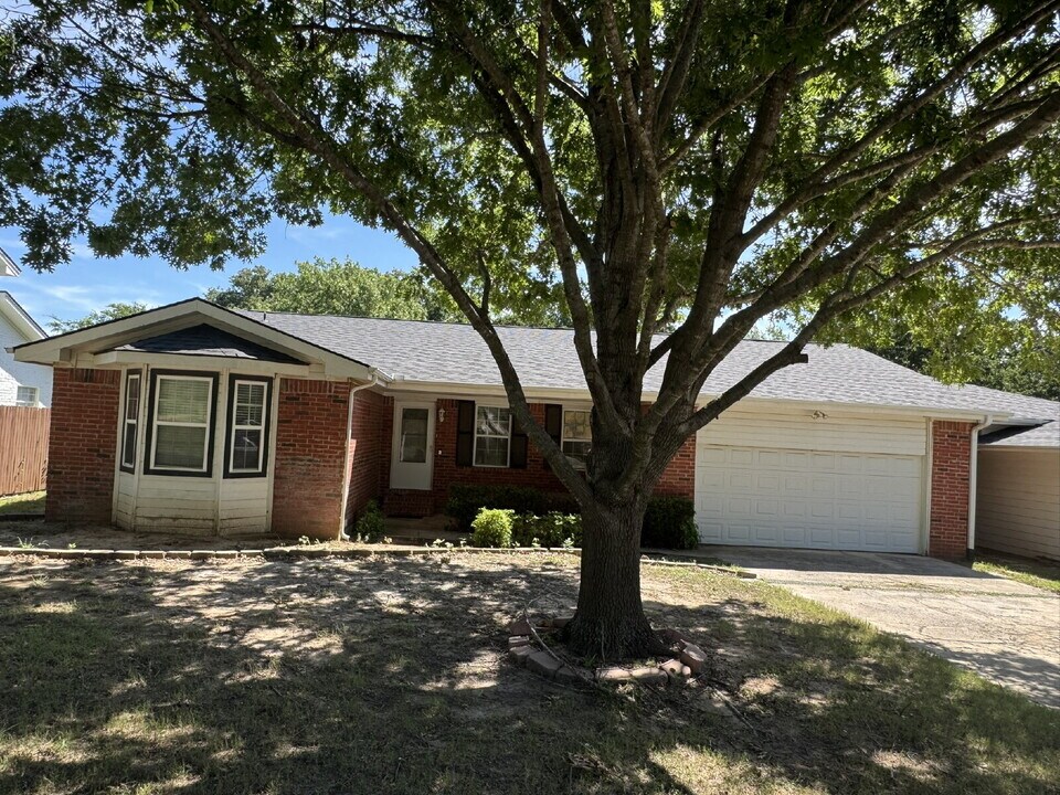 1905 N Dale Ave in Stephenville, TX - Building Photo