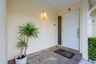 9937 NW 47th Ter in Doral, FL - Building Photo - Building Photo