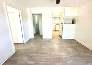 2750 Kahoaloha Ln in Honolulu, HI - Building Photo - Building Photo