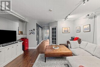 888 College St in Toronto, ON - Building Photo - Building Photo