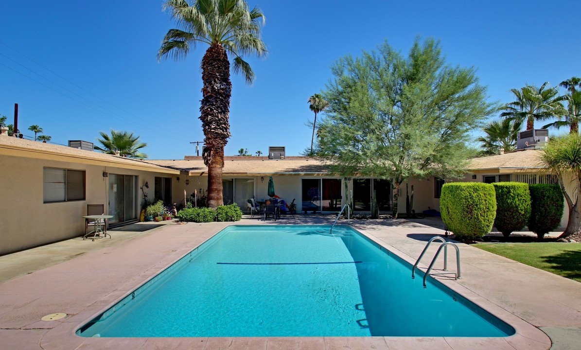 Thornhill Apartments in Palm Springs, CA - Building Photo