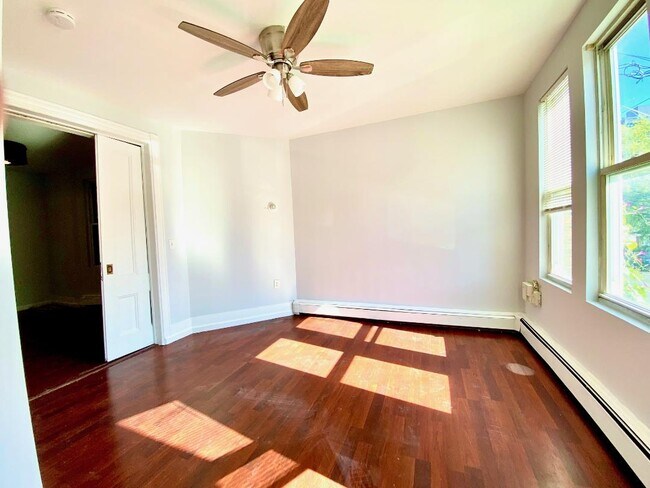 35 W 47th St in Bayonne, NJ - Building Photo - Building Photo