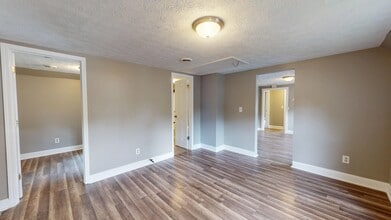 4221 Newark Ave in Cleveland, OH - Foto de edificio - Building Photo