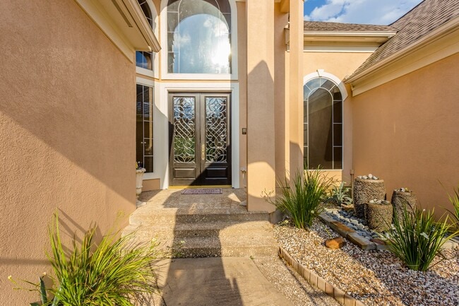 property at 14 Lake Mist Ct