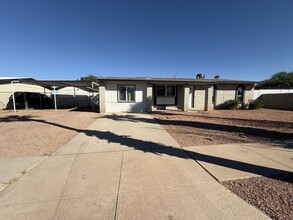 3242 W Shumaker Dr in Tucson, AZ - Foto de edificio - Building Photo