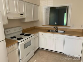 2939 Heathstead Place in Charlotte, NC - Building Photo - Building Photo