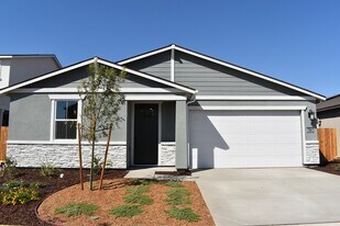 744 Stephanie Dr in Merced, CA - Building Photo