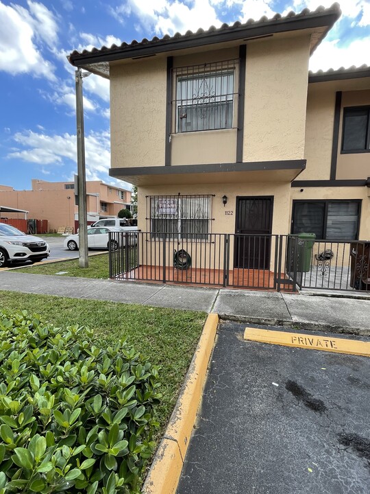 1122 W 42nd St in Hialeah, FL - Building Photo