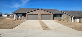 632 NW 69th Ave in Bentonville, AR - Building Photo